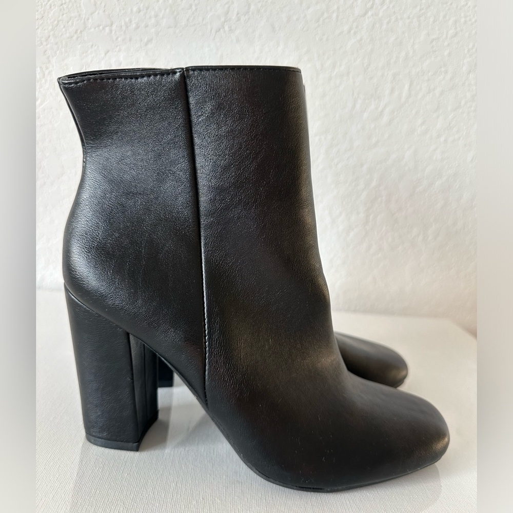 new black heels, women, size 7. baxboo. L82